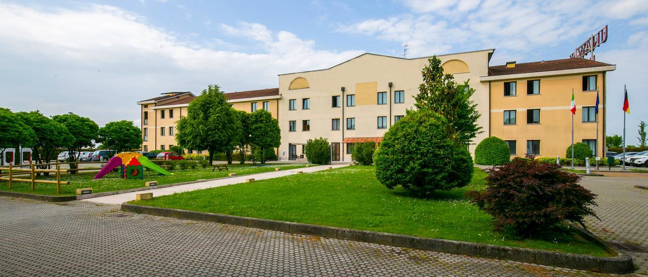 Una Hotels Occhiobello Exterior photo